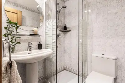 Un baño de Llivia - 3 bedrooms and terrace in Almagro