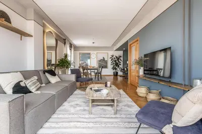 Una televisión o centro de entretenimiento en Llivia - 3 bedrooms and terrace in Almagro
