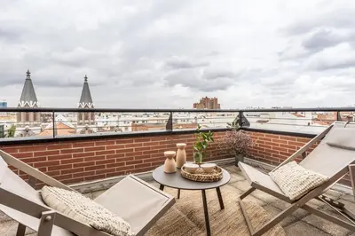 Un balcón o terraza de Llivia - 3 bedrooms and terrace in Almagro