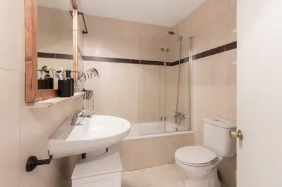 Un baño de Kibale - 3 bedrooms in Chamberí