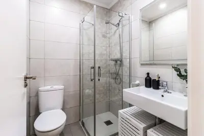 Un baño de Movida - 2 bedroom and pool in Chamberí
