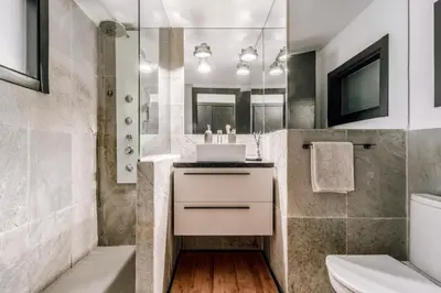 Un baño de Cennet - 3 bedrooms in Almagro
