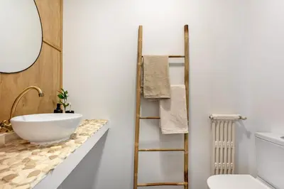 Un baño de Altai - 3 bedrooms in Ríos Rosas