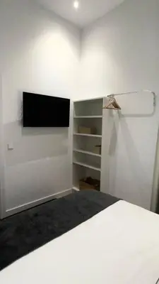 Una televisión o centro de entretenimiento en Habitación Plaza Zerolo D