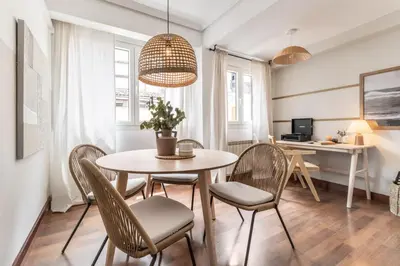 Una televisión o centro de entretenimiento en Greco - 1 bedroom in Malasaña