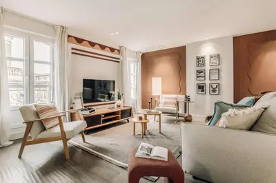 Una televisión o centro de entretenimiento en Celik - 2 bedrooms in Chueca-Justicia