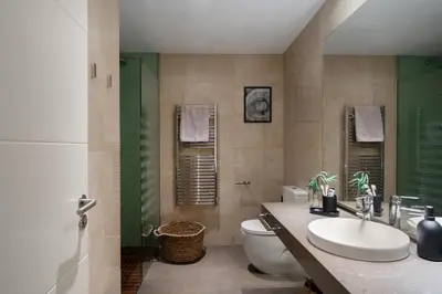 Un baño de Ocea - 2 bedrooms and terrace in Argüelles