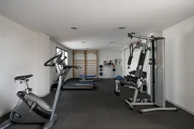 Gimnasio o instalaciones de fitness de Naima - 2 bedrooms and pool in Trafalgar