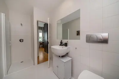 Un baño de Dore - 4 bedrooms in Nuevos Ministerios-Ríos Rosas