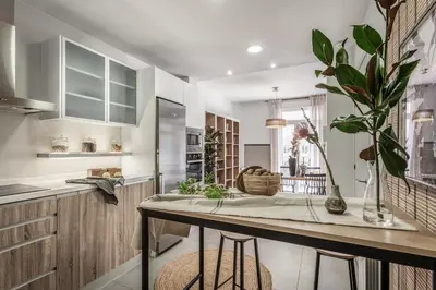 Una cocina o zona de cocina en Yangambi - 2 bedrooms and office in Lista