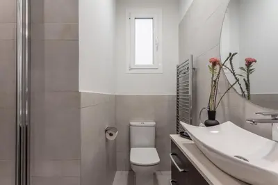 Un baño de Yangambi - 2 bedrooms and office in Lista