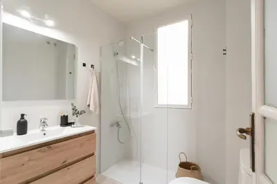 Un baño de Giona - 2 bedrooms in Argüelles