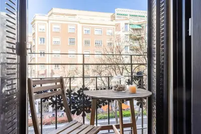 Un balcón o terraza de Sevilla - 4 bedrooms in Trafalgar