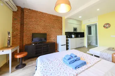 Cama o camas de una habitación en Studio with balcony Everything you need Temporary AMA144