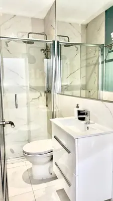 Un baño de Habitación Plaza Zerolo E
