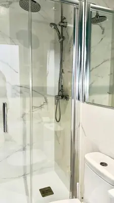 Un baño de Habitación Plaza Zerolo E