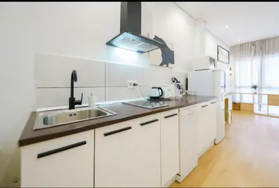 Una cocina o zona de cocina en Apartament Distrito del arte Art District