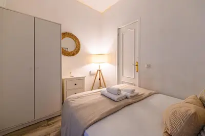 Cama o camas de una habitación en Charming two-bedroom apartment Temporary AALB230