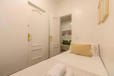 Cama o camas de una habitación en Charming two-bedroom apartment Temporary AALB230