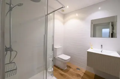 Un baño de GuestReady - Your Urban Retreat in Madrid