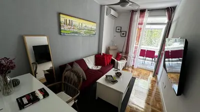 Una televisión o centro de entretenimiento en Azca 34