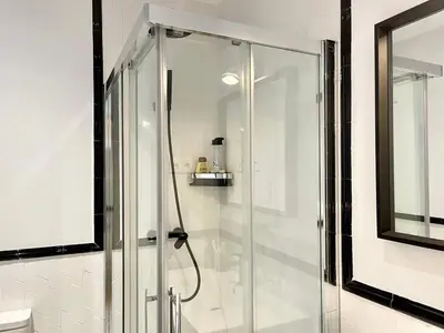 Un baño de Next to Calle de Goya, quiet and very chic