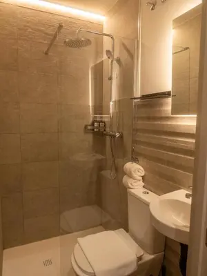 Un baño de Literal Hostel Madrid