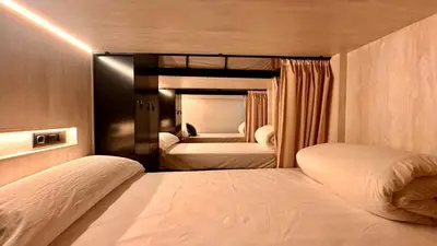 Cama o camas de una habitación en Literal Hostel Madrid