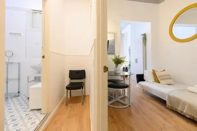 Cama o camas de una habitación en Apartamento de 1 dormitorio con balcón en el corazón de Madrid Temporal CER822
