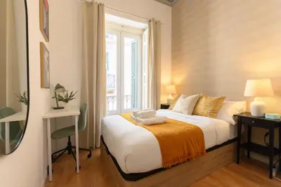 Cama o camas de una habitación en Apartamento de 1 dormitorio con balcón en el corazón de Madrid Temporal CER822