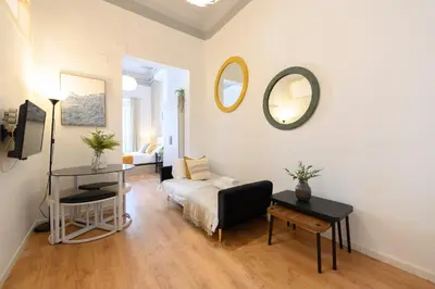 Cama o camas de una habitación en Apartamento de 1 dormitorio con balcón en el corazón de Madrid Temporal CER822
