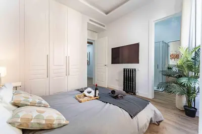 Cama o camas de una habitación en Luxury Apartment 6 Bedroom in Downtown by TuriVida