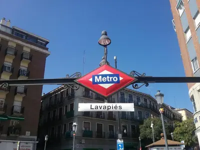 Certificado, premio, señal o documento que está expuesto en Encantador Apartamento en el Corazón de Madrid