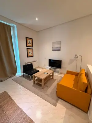 Una televisión o centro de entretenimiento en Diseño, comodidad y ubicación en el centro