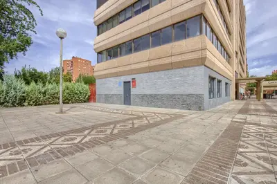 Edificio en el que se encuentra el hostal o pensión