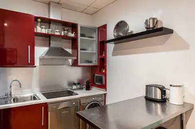 Una cocina o zona de cocina en Waou Anton Martin III - Alquiler Corta Duración