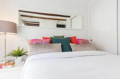 Cama o camas de una habitación en Cozy Apartment Chueca Gran Via