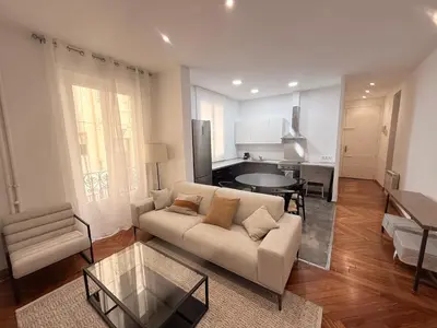 Zona de estar de Modern Comfort in Madrid 2BR Gem