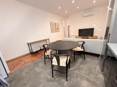 Una televisión o centro de entretenimiento en Modern Comfort in Madrid 2BR Gem