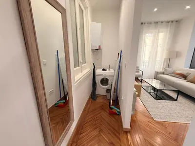 Zona de estar de Modern Comfort in Madrid 2BR Gem