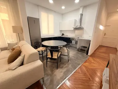 Zona de estar de Modern Comfort in Madrid 2BR Gem