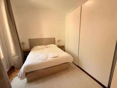 Cama o camas de una habitación en Modern Comfort in Madrid 2BR Gem