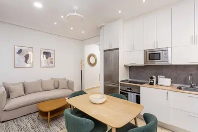 Plano de Elegant 2BR2BA Apartment Salamanca District