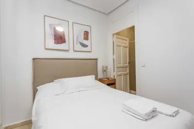 Plano de Elegant 2BR2BA Apartment Salamanca District