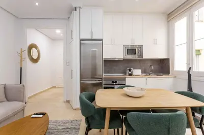 Plano de Elegant 2BR2BA Apartment Salamanca District