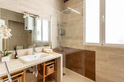 Un baño de Bright & Spacious 2-BD Apartment in Chueca