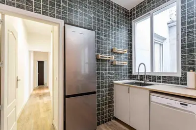 Una cocina o zona de cocina en Bright & Spacious 2-BD Apartment in Chueca