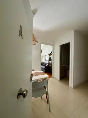 Una televisión o centro de entretenimiento en PRECIOSO APARTAMENTO en el EL CENTRO DE MADRID