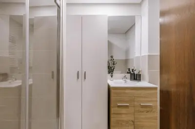 Un baño de Hisar - 2 bedrooms in Argüelles
