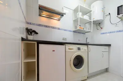 Una cocina o zona de cocina en Estudio Totalmente Equipado en el Centro de Madrid Temporal ZUR3321